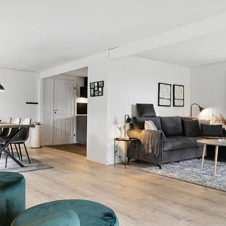 Lazorka - 200m From The Sea By Interhome