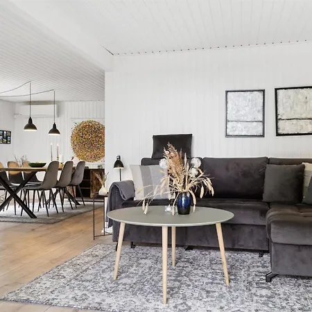 Lazorka - 200m From The Sea By Interhome